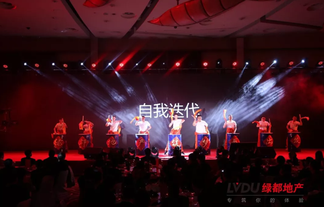 2018bb贝博艾弗森官方网站地产筑梦，，，，，，再启程！bb贝博艾弗森官方网站迎新年会盛猛进行
